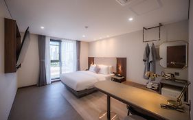 Hound Hotel Gijang Osiria